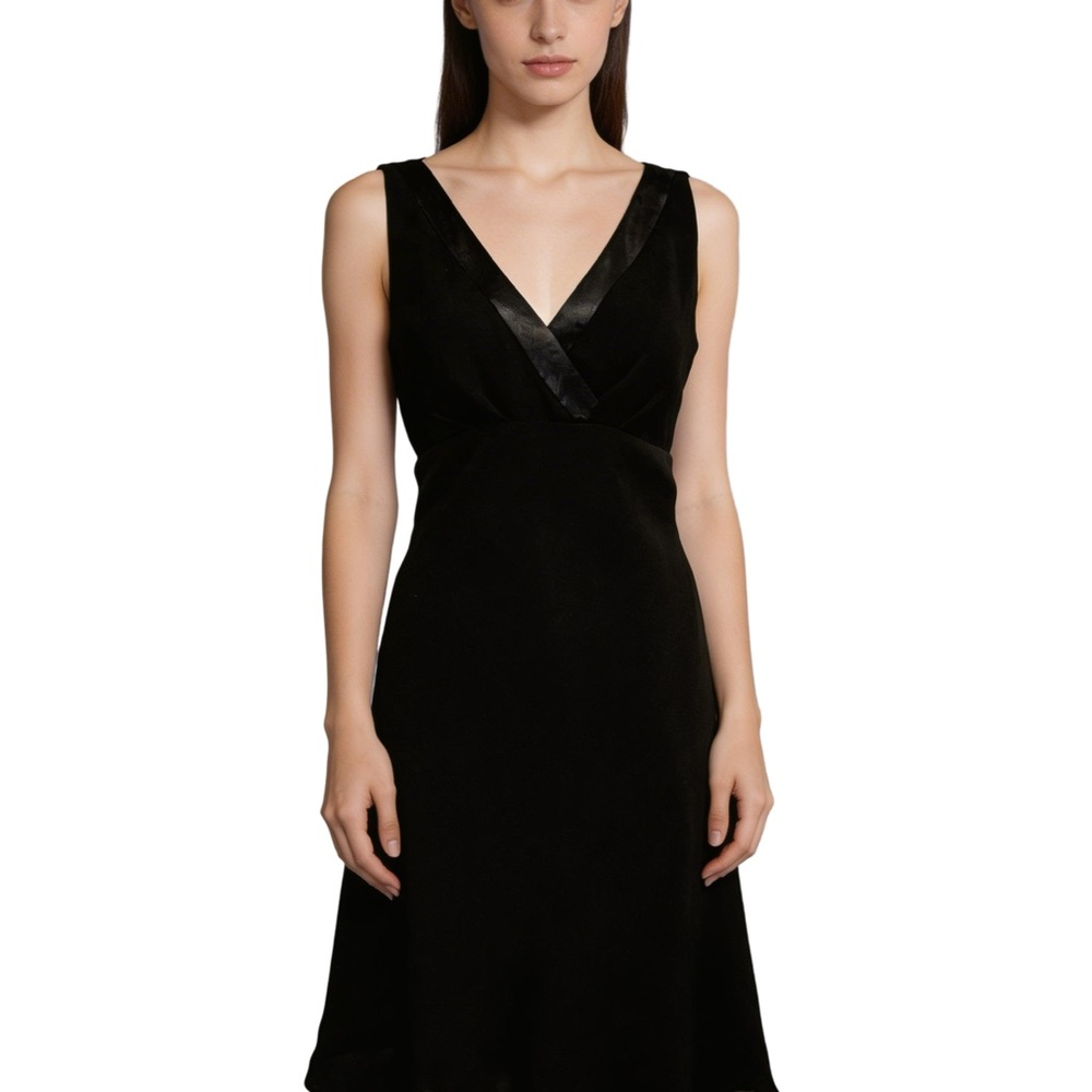 Elegant Black V-Neck Midi Dress